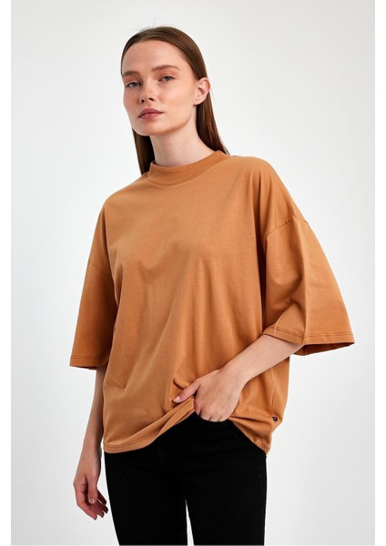 Kadın Yarım Balıkçı Yaka Kısa Kol T-Shirt fırsatları