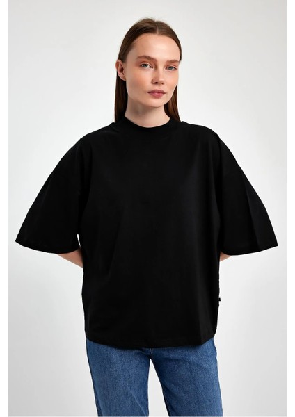 Kadın Yarım Balıkçı Yaka Kısa Kol T-Shirt