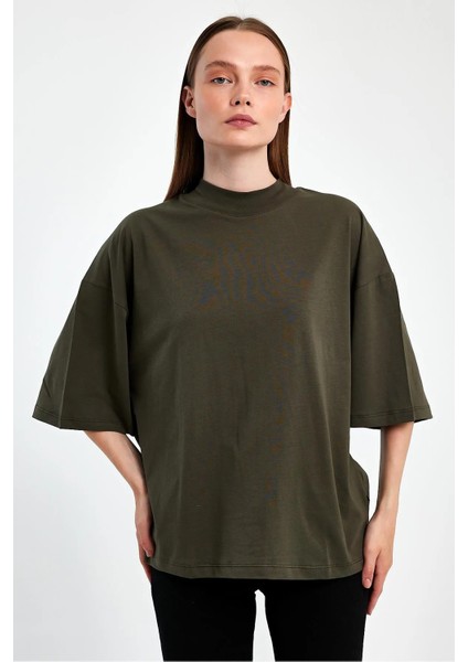 Kadın Yarım Balıkçı Yaka Kısa Kol T-Shirt