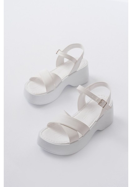Bayan Sandalet 24414-1005 Beyaz Günlük Çapraz Dolgu Topuk Kadın Sandalet modelleri