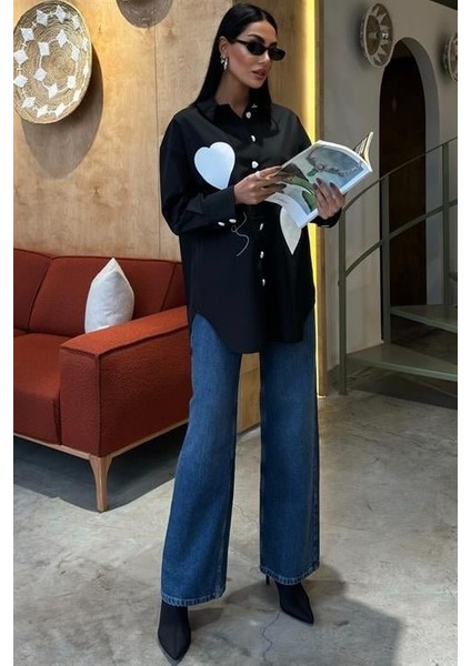 Runiquehome Kalp Nakışlı ve Düğme Detaylı Oversize Gömlek 3430 indirimleri