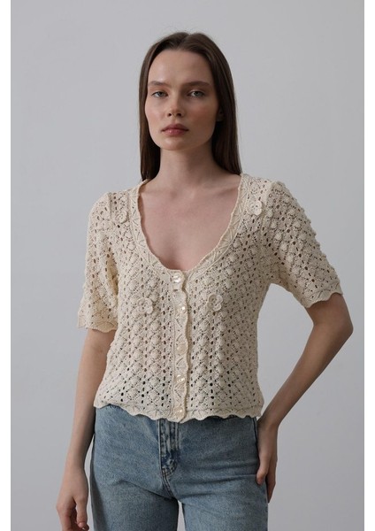 Runiquehome Çiçek Detaylı Düğmeli Triko - Ekru fiyatları