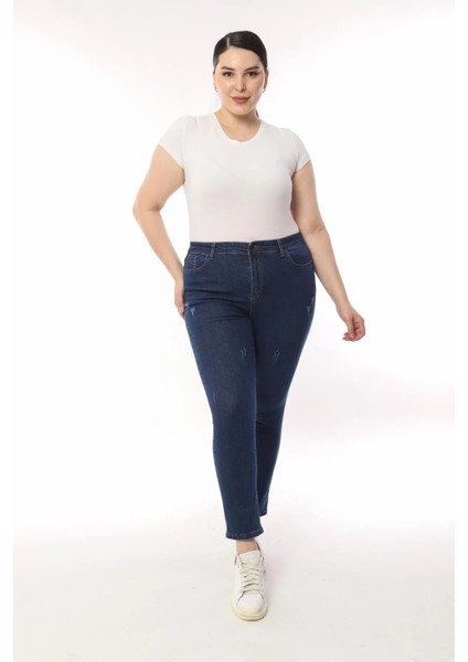 Kadın Battal Tırnaklı Taşlamalı Jeans