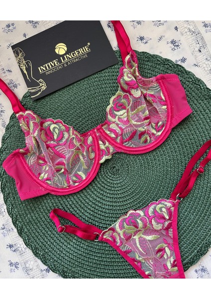 Josie Pembe-Yeşil Çiçek Nakışlı Transparan Sütyen Tanga Takımı – Intive modelleri