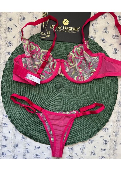 Josie Pembe-Yeşil Çiçek Nakışlı Transparan Sütyen Tanga Takımı – Intive indirimleri
