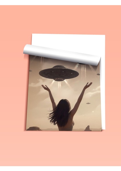 Çerçevesiz Poster, Çölün Sessiz Tanığı – Retro Kadın ve Ufo Karşılaşması Poster No: 107487 fiyatları