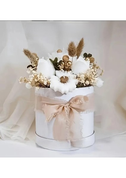 Çeşitli Çiçeklerle Süslü Hasır Sepet Içinde Çiçek Buketi Mum Seti Romantik Mum Sevgiliye Hediye fiyatları