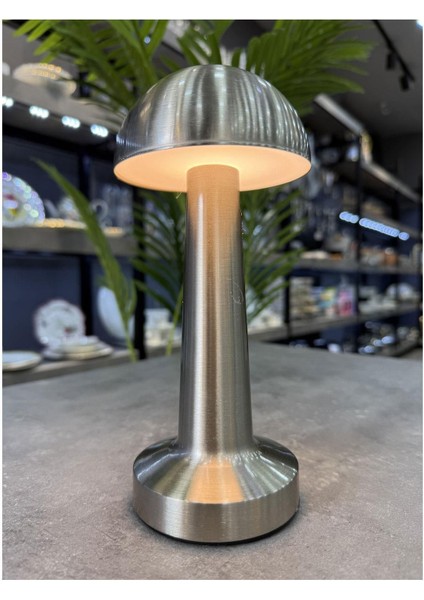 Metal Mantar LED Lamba, Modern ve Şık Aydınlatma, Gümüş Renk, Enerji Tasarruflu
