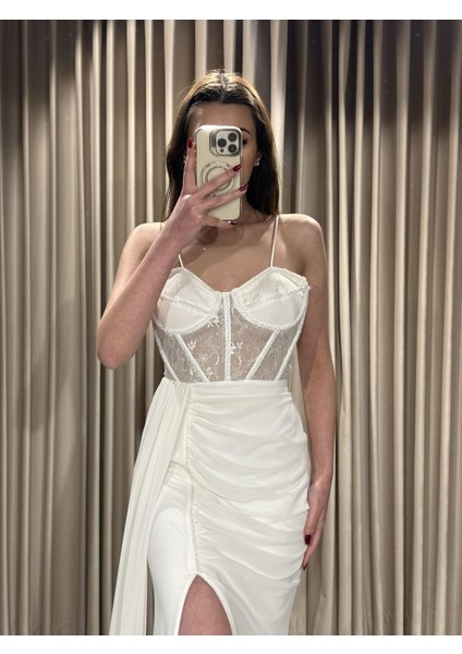 Beyaz Yıldızlar Kadın Üstü Güpür Göüs İşlemeli Beli Drapeli Yeni Sezon Şifon Abiye 5099 modelleri