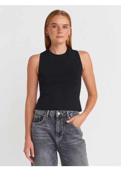 10795 Bisiklet Yaka Sırt Detaylı Triko Top-Siyah