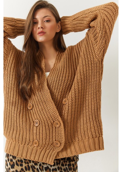 Kadın Saç Örgülü Altı Düğmeli Triko Hırka