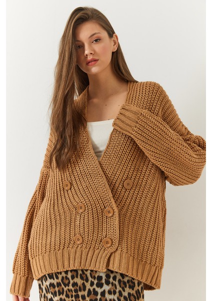 Kadın Saç Örgülü Altı Düğmeli Triko Hırka fiyatları