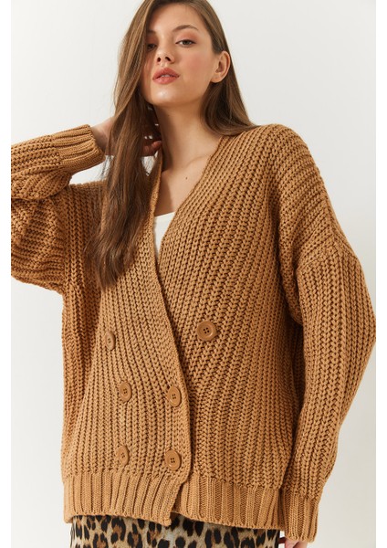 Kadın Saç Örgülü Altı Düğmeli Triko Hırka modelleri