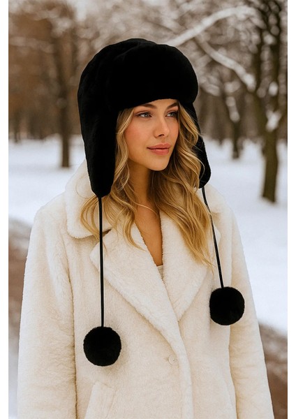 Siyah Peluş Kulaklı Ponponlu Bere Şapka fiyatları