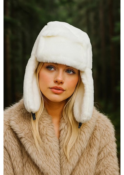 Kadın Bej Peluş Kulaklı Klipsli Bucket Bere Şapka – Yumuşak Polyester, Rahat ve Sıcak Tutma Özellikli fiyatları