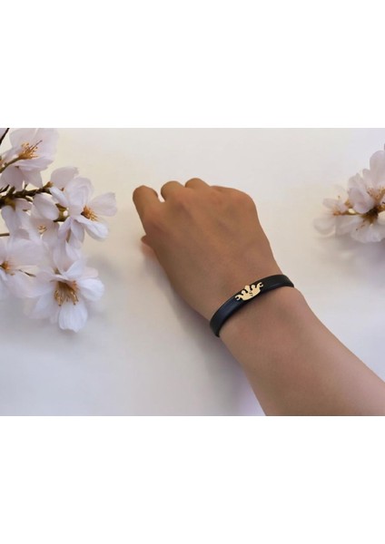 Altın Plakalı 14 Ayar Ş Harfine Özel Taç Motifli Hakiki Siyah Derili Hediye BILEKLIK-638HARF
