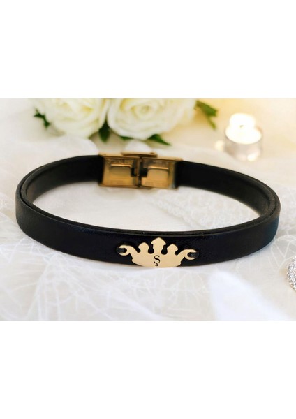 Altın Plakalı 14 Ayar Ş Harfine Özel Taç Motifli Hakiki Siyah Derili Hediye BILEKLIK-638HARF fiyatları