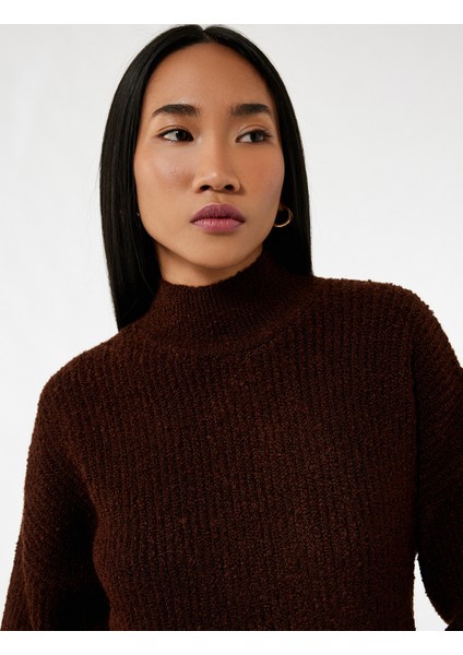 Uzun Kollu Dik Yaka Oversize Triko Kazak