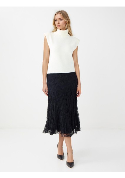 Siyah Yüksek Bel Dantel Detaylı Örme Midi Etek