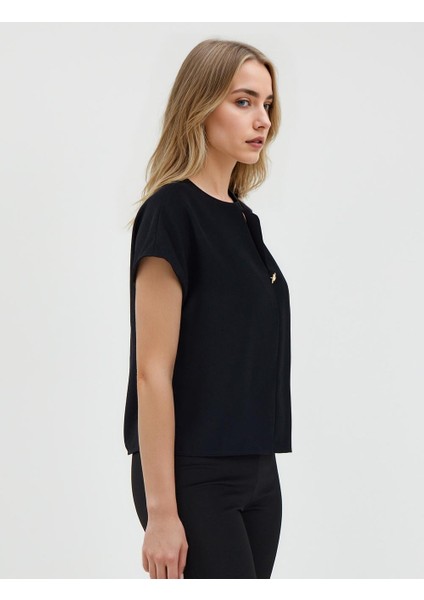 Siyah V Yaka Kısa Kollu Dokuma Bluz