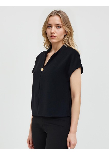 Siyah V Yaka Kısa Kollu Dokuma Bluz fırsatları
