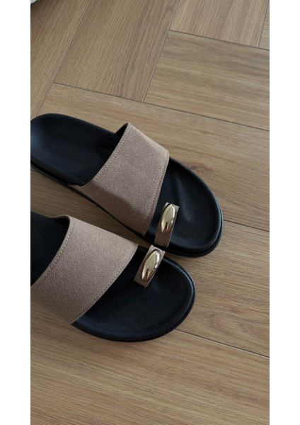 Parmak Arası Yüzük Detaylı Çaprak Bant Terlik Vizon fiyatları