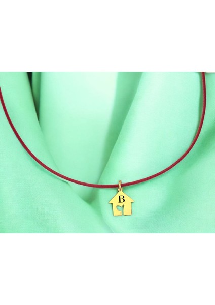 Altın Plakalı 14 Ayar B Harfine Özel Ev Figürlü Kırmızı Bağlıklı Hediyelik KOLYE-628HARF fiyatları