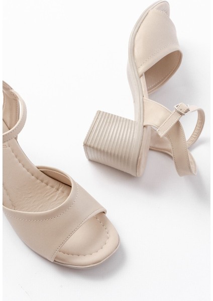 Bayan Sandalet K-13 Bej Günlük Topuklu Kadın Sandalet fırsatları