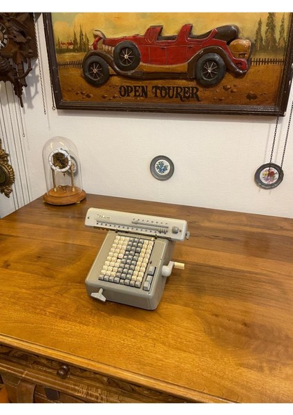 Şık Antika Hesap Makinesi, Nostaljik Tasarım ve Fonksiyonellik Bir Arada