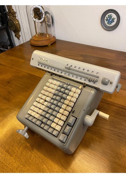 Şık Antika Hesap Makinesi, Nostaljik Tasarım ve Fonksiyonellik Bir Arada fiyatları