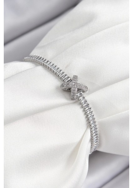 Bfs Pirinç Zirkon Taşlı x Detaylı Su Yolu Model Gümüş Renk Asansörlü Kadın Bileklik