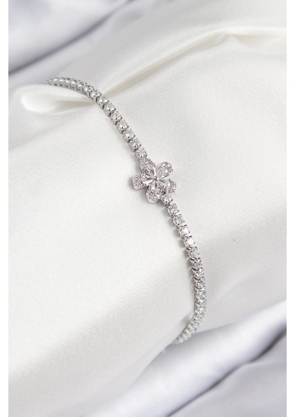 Bfs Pirinç Zirkon Taşlı Çiçek Model Gümüş Renk Kadın Bileklik