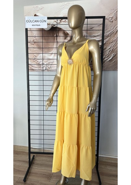 Broşlu Büzgülü Yaka Detaylı Elbise