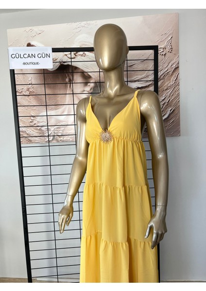 Broşlu Büzgülü Yaka Detaylı Elbise fırsatları