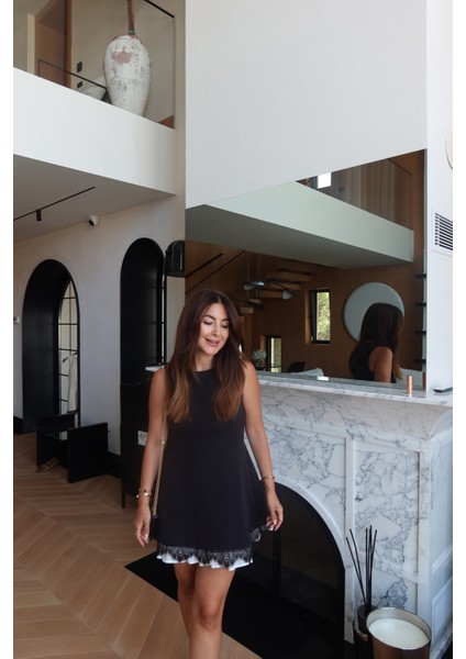 Ön Kısmı Dikişli Etek Ucu Dantelli Kolsuz Elbise modelleri