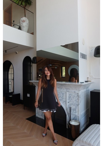 Ön Kısmı Dikişli Etek Ucu Dantelli Kolsuz Elbise indirimleri