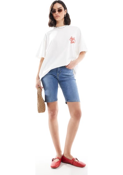 Kadın Beyaz Tişört – Oversize Rahat Kalıp – %100 Pamuk – Cafe Kruvasan Desenli