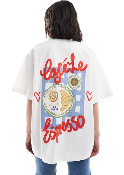 Kadın Beyaz Tişört – Oversize Rahat Kalıp – %100 Pamuk – Cafe Kruvasan Desenli modelleri