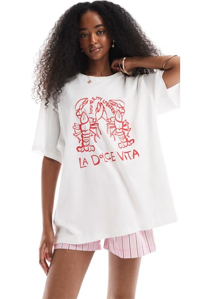 Kadın Beyaz Tişört – Oversize Rahat Kalıp – %100 Pamuk – Istakoz Desenli