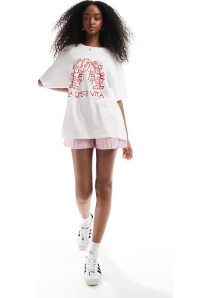 Kadın Beyaz Tişört – Oversize Rahat Kalıp – %100 Pamuk – Istakoz Desenli modelleri