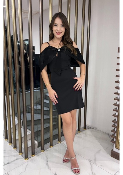 Kadın Ip Askılı Taş Işlemeli Astarlı Saten Fiyonk Detaylı Kısa Elbise