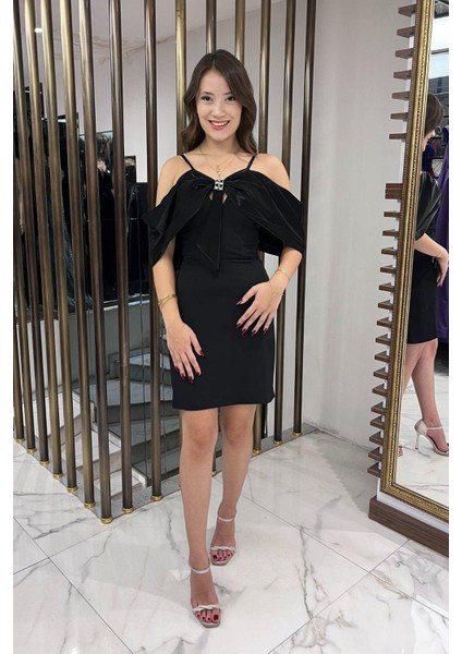 Kadın Ip Askılı Taş Işlemeli Astarlı Saten Fiyonk Detaylı Kısa Elbise modelleri