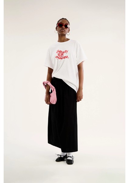 Kadın Beyaz Tişört – Oversize Rahat Kalıp – %100 Pamuk – Shady By Nature Desen Baskılı