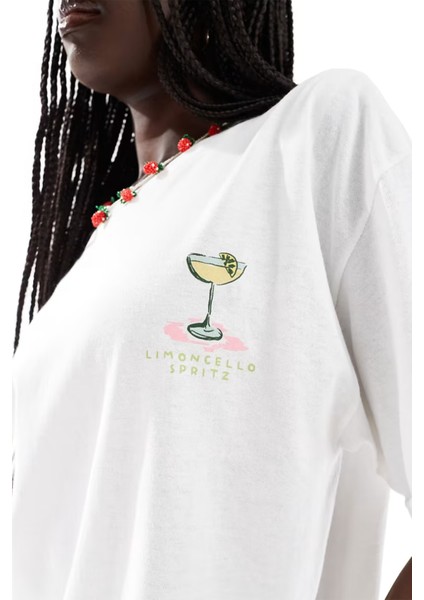 Kadın Beyaz Tişört – Oversize Rahat Kalıp – %100 Pamuk – Limon Kokteyl Desenli fiyatları