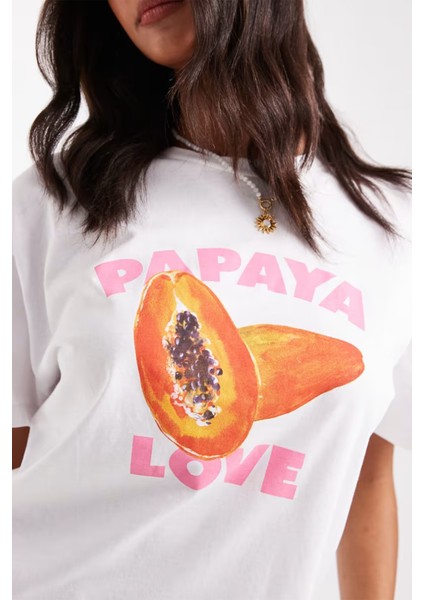 Kadın Beyaz Tişört – Oversize Rahat Kalıp – %100 Pamuk – Papaya Tropik Desenli