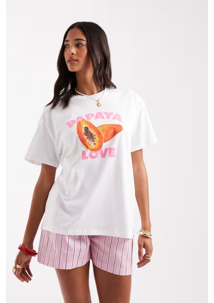 Kadın Beyaz Tişört – Oversize Rahat Kalıp – %100 Pamuk – Papaya Tropik Desenli fiyatları