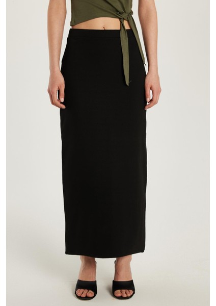 Kadın Slim Fit Dar Kesim Viskon Bilek Boy Siyah Kalem Etek