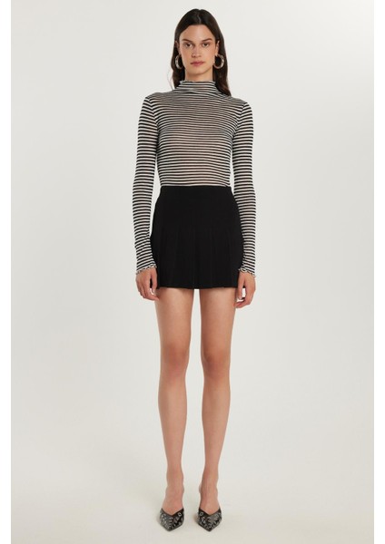 Kadın Slim Fit Dar Kesim Viskon Kumaş Pileli Siyah Mini Etek fırsatları