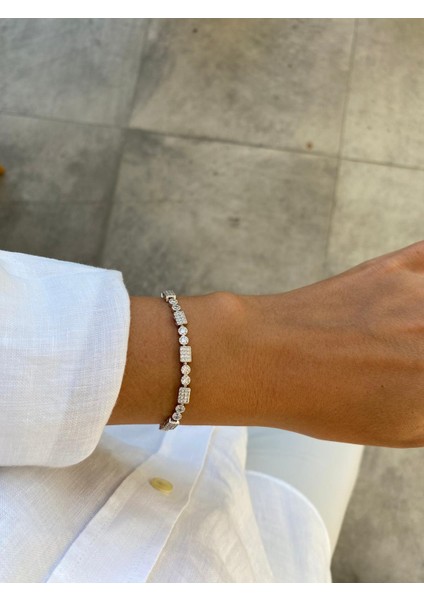 Xuping Özel Seri Romantik Kare ve Yuvarlak Figür Zirkon Taşlı Silver Su Yolu Bileklik fiyatları