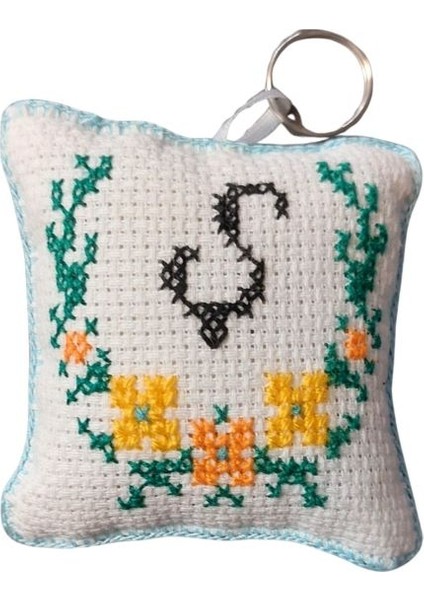 9724 El Yapımı Ş Harfi Kanaviçe Anahtarlık